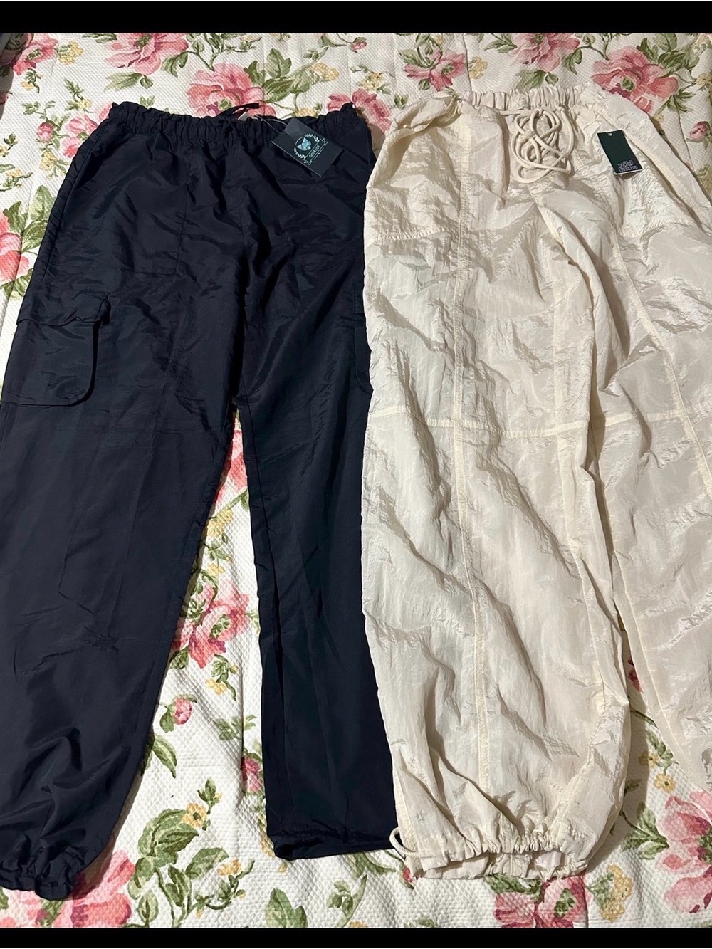 Lightweight Elastic-Waist Cargo Pants - Black and Cream